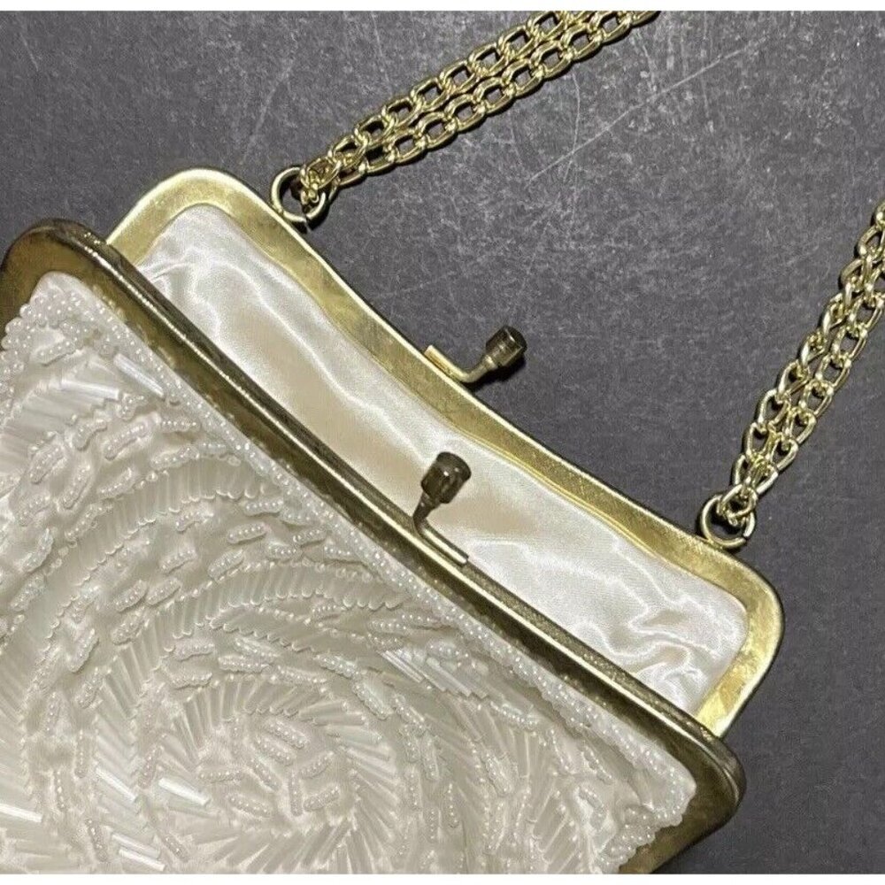 La Regale White Evening Bag Purse Vintage Beaded White Gold Tone Chain Clutch​ - Picture 3 of 9